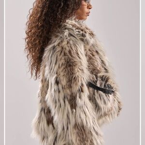 AKIRA PARTICULAR TASTE FAUX FUR Size MM